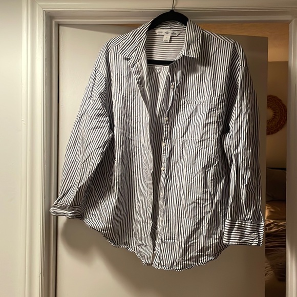 Old Navy Blue and White Boyfriend Button up - Picture 1 of 3